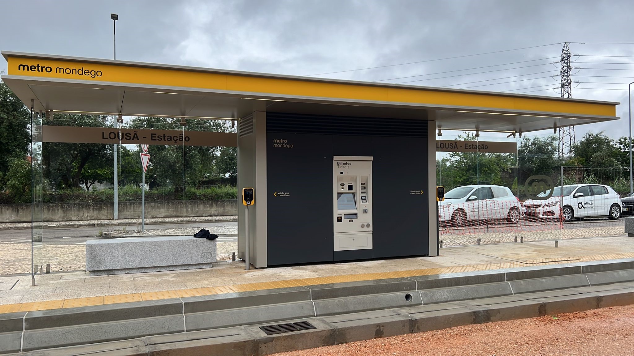 Prototype of the TVM and Validators installed in a Shelter at the Metrobus Stations (Coimbra) took place